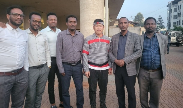 الهام بخش خط تولید ماشین بلوک اتوماتیک QGM QT6 جدید در Nekemte برای بازسازی پس از جنگ تکمیل شد.