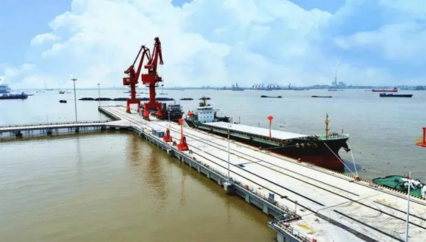 澳门银河博彩股份自动砌块成型设备(砖机)助力中国铁建首个BOO码头建设