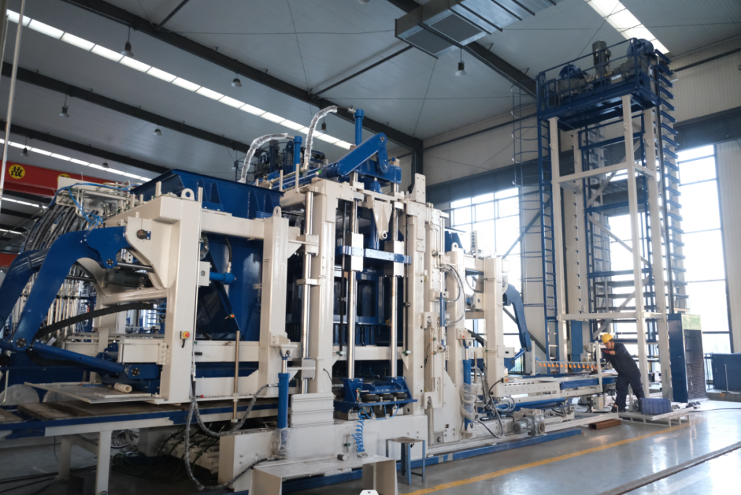 整装待发，澳门银河博彩又一生产线进入发货前调试阶段，助力华中城市提速发展